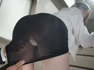 Những cô hàng xóm vú bự